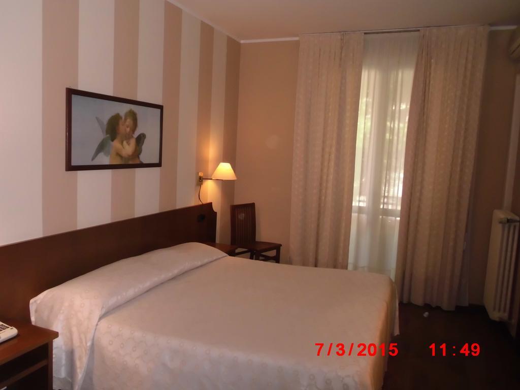 Albergo Ponte Vecchio Черноббио Номер фото