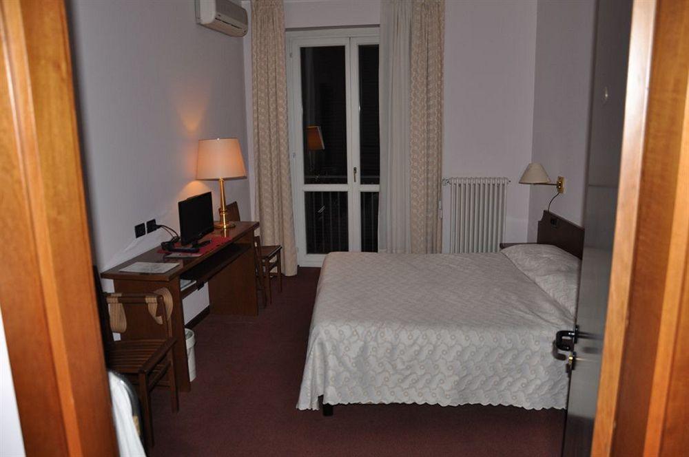 Albergo Ponte Vecchio Черноббио Экстерьер фото